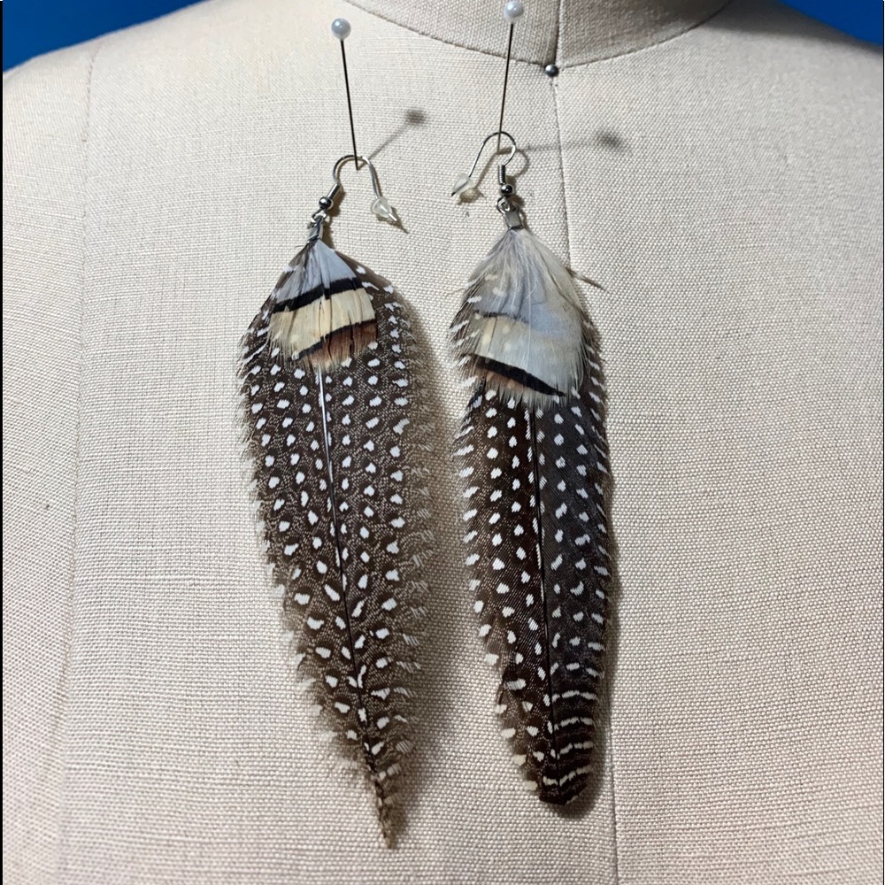 Feather earrings. 💥💥 costume jewelry💥💥 - Picture 1 of 3